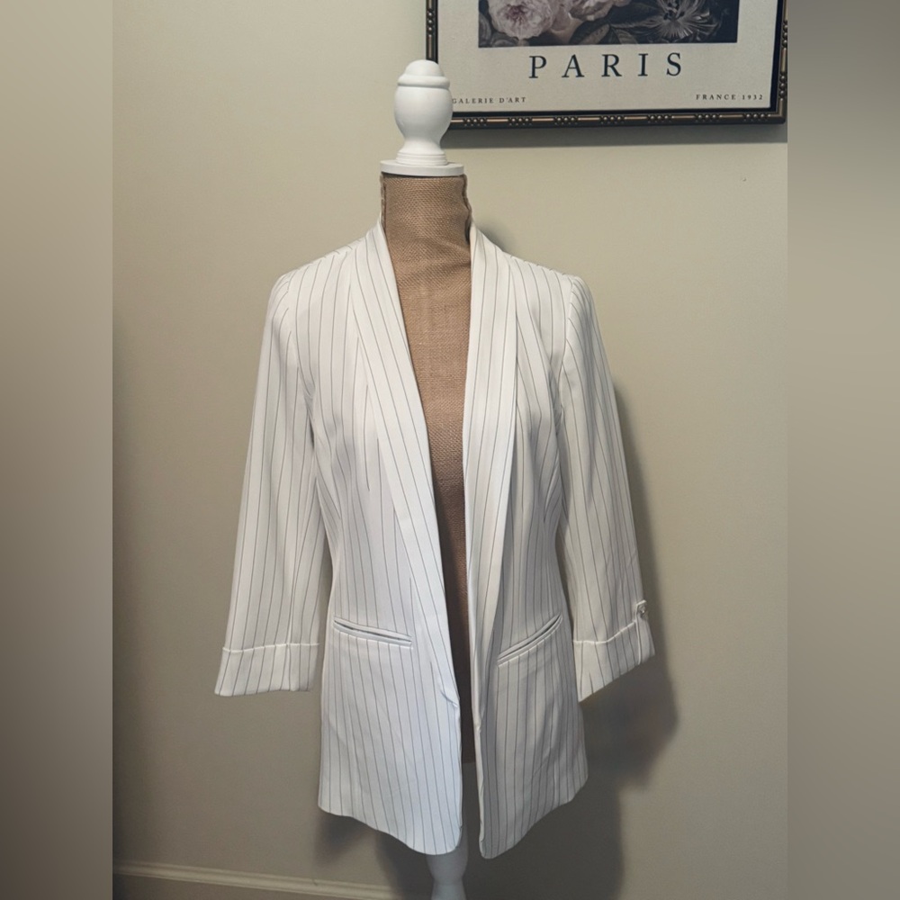 Apt. 9 Women's White Ivory/Grey Pinstripe Blazer, Small. Worn once!Fully lined.
